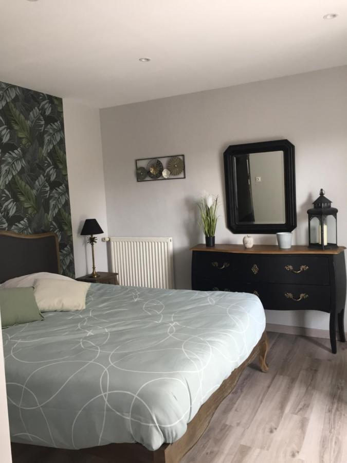 Cote Jardin Des Charmilles Bed & Breakfast Quettehou Bagian luar foto